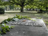 Szerb Antal sírja a Kerepesi temetőben (fotó: Legeza Dénes)